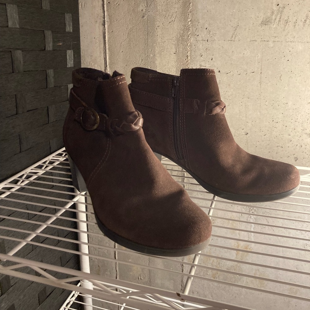 Clarks Suede Boots 8.5M
